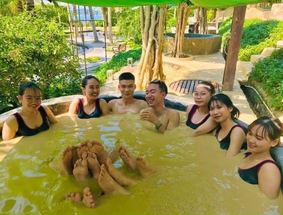 Tắm bùn Hòn Tằm