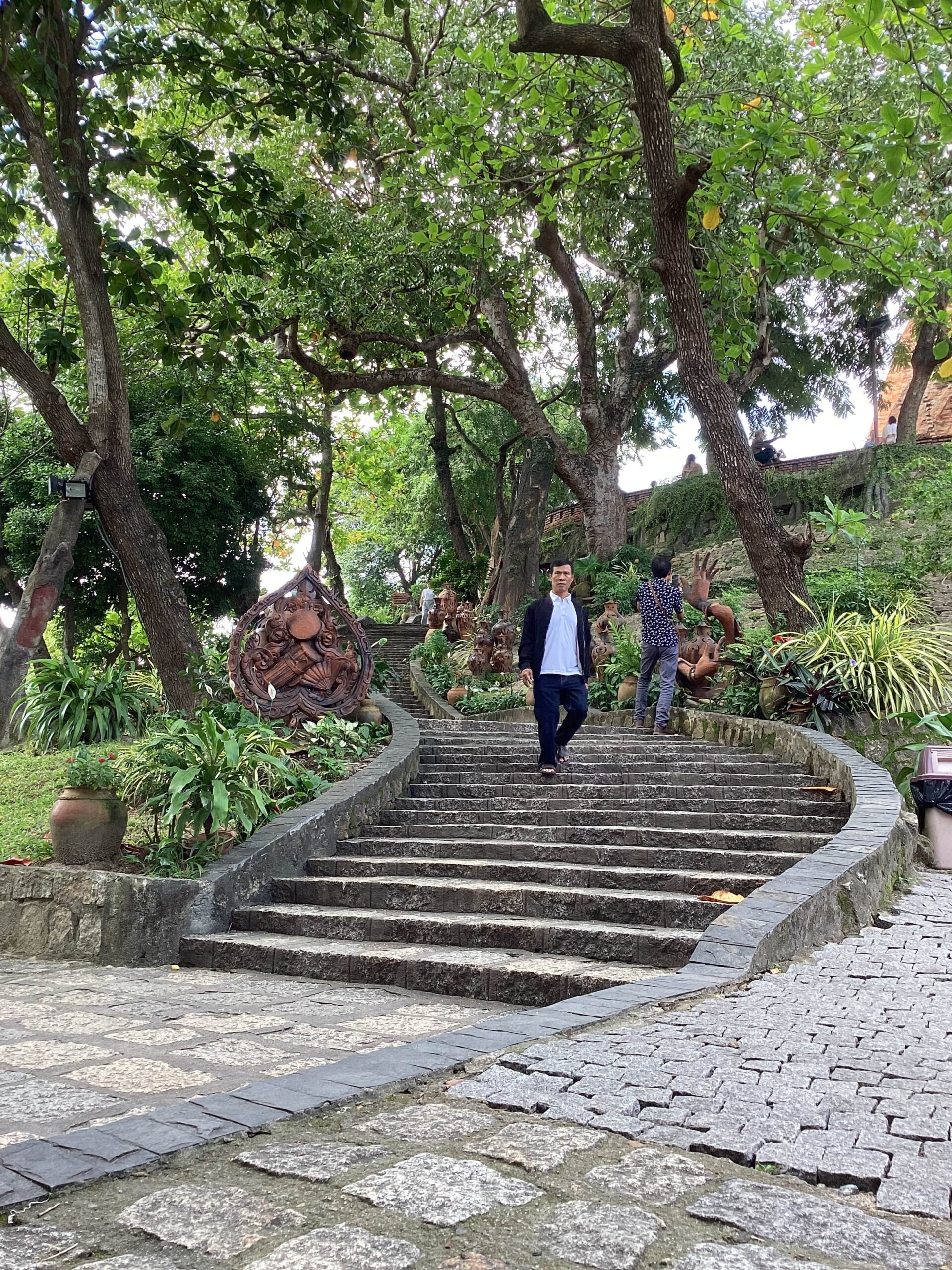 Bac thang len toa thap