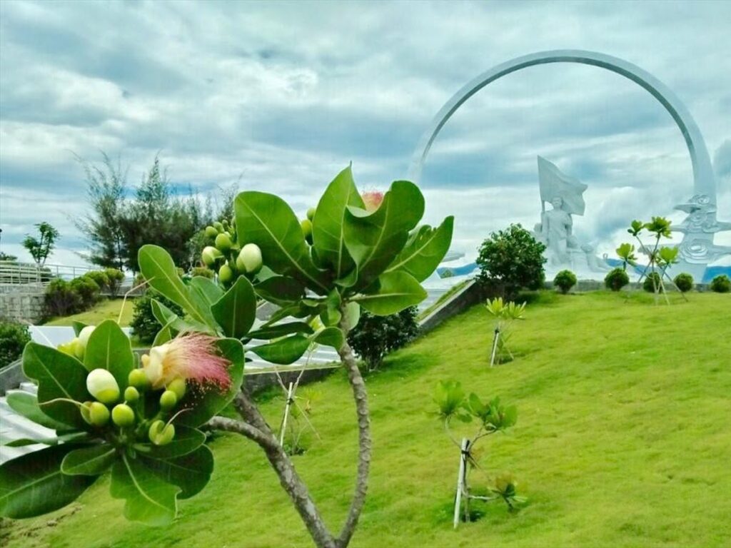 Tuong dai tuong niem Gac Ma Cam Lam 1