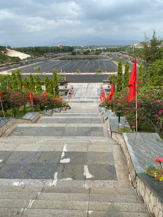 Tuong dai tuong niem Gac Ma Cam Lam 4