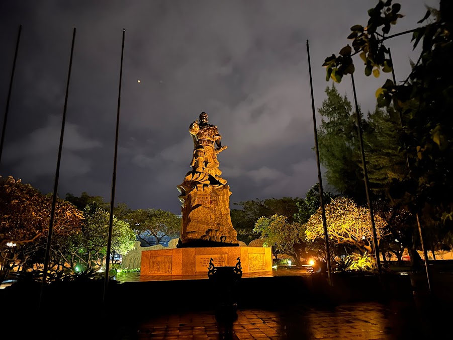 Den Tho Tran Hung Dao Nha Trang 4