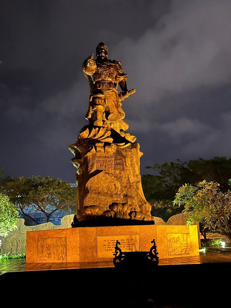 Den Tho Tran Hung Dao Nha Trang 6