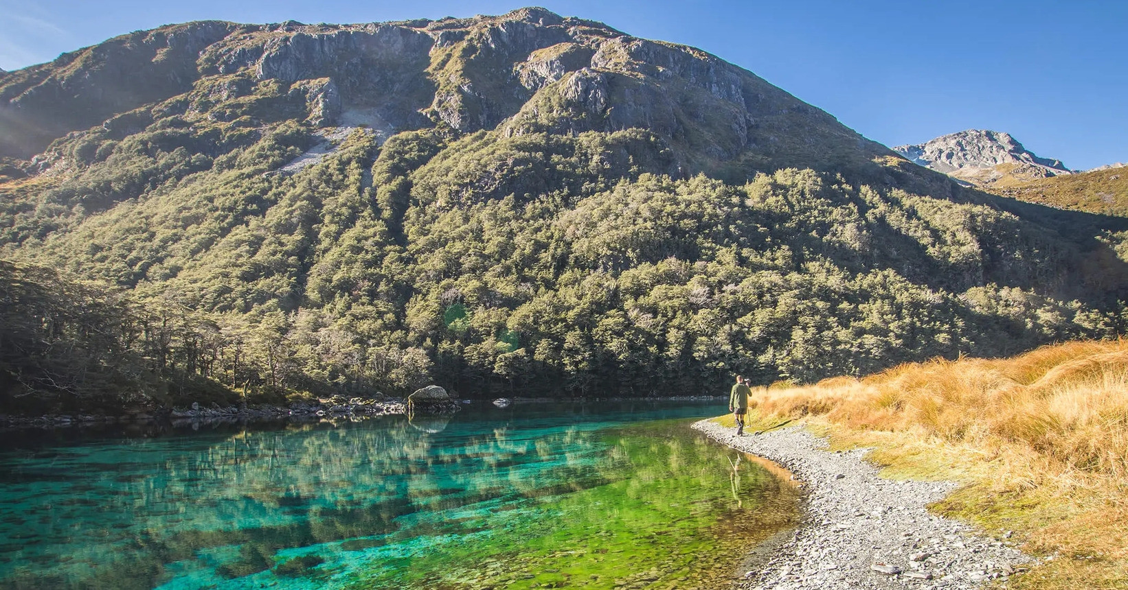 Bí kíp khám phá hồ nước trong nhất thế giới đừng quên vệ sinh giày dép trước khi ghé thăm